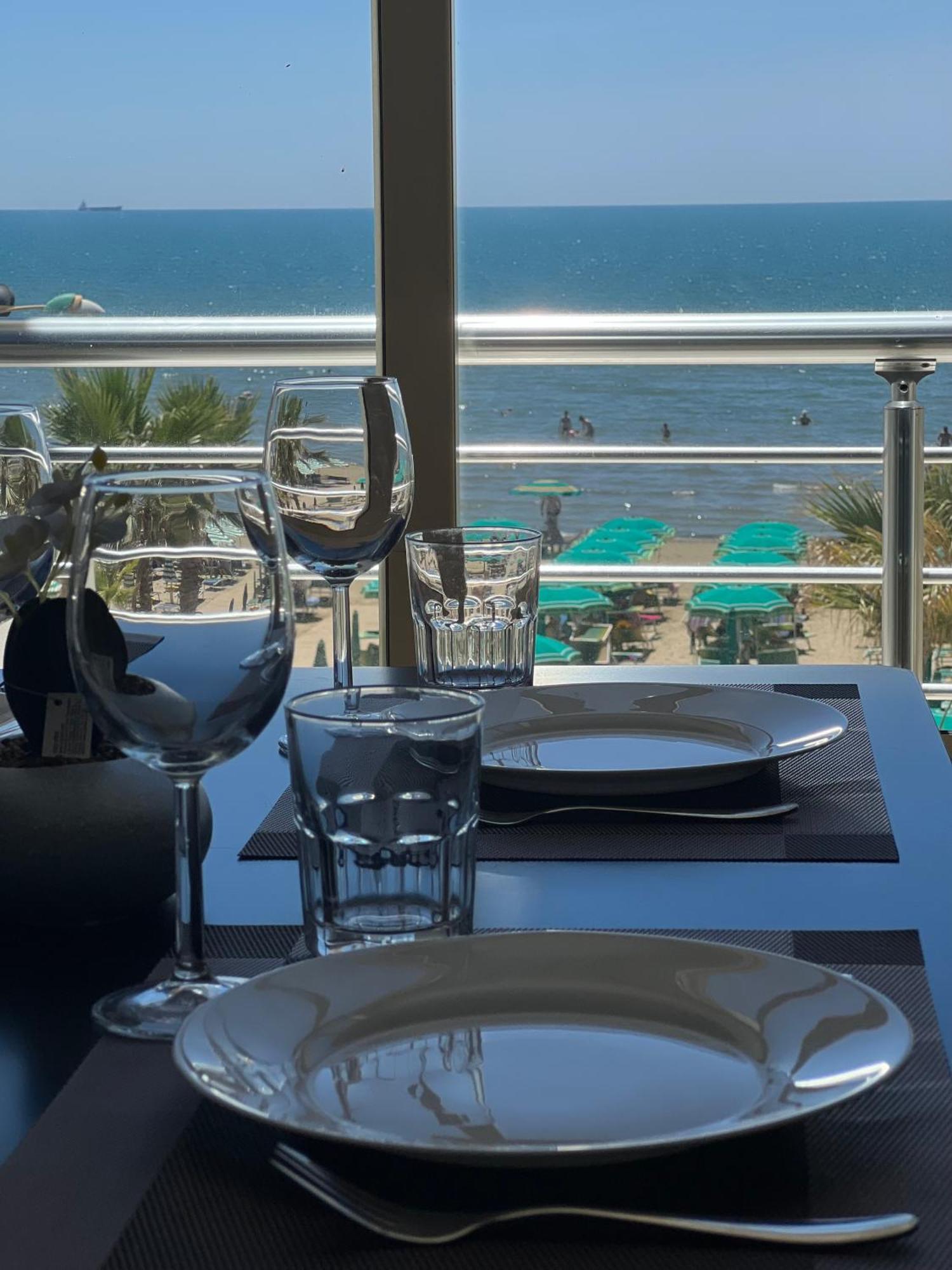 Hotel apartamentowy Wave Beachfront Durrës