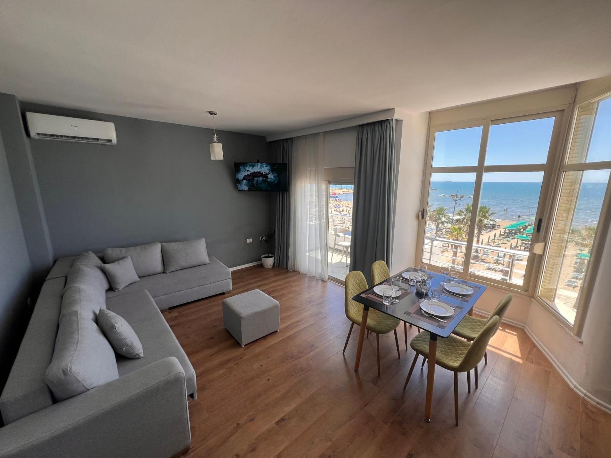 Апарт-готель Wave Beachfront
