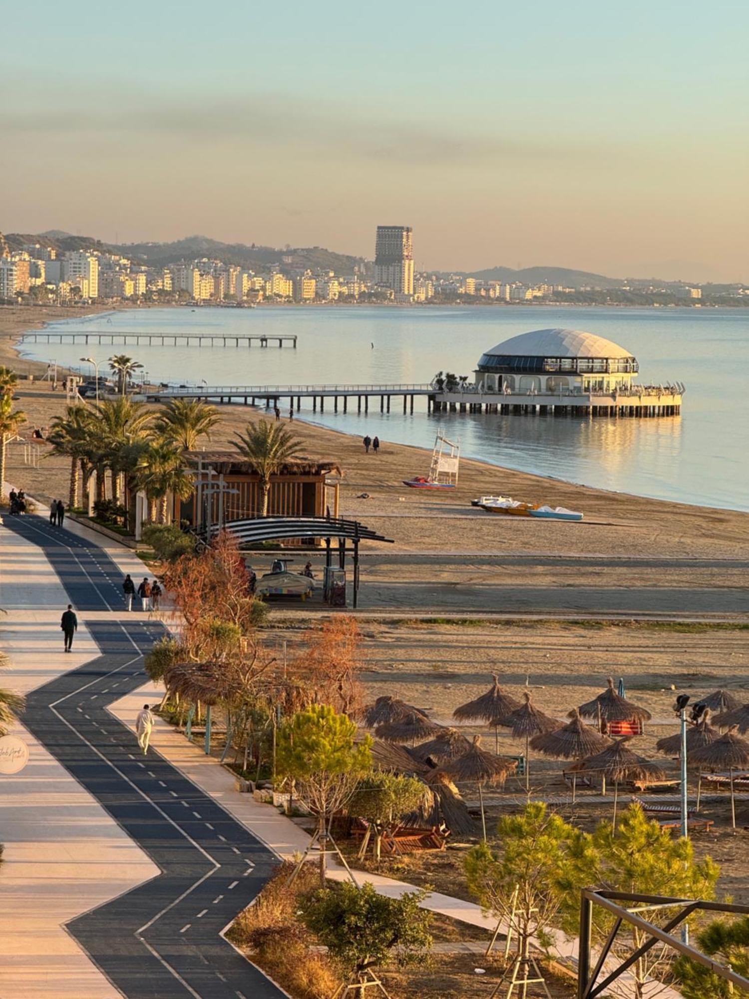 Апарт-готель Wave Beachfront *